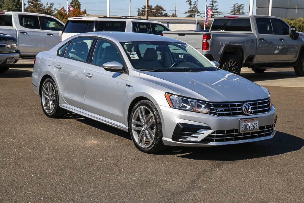 Used 2018 Volkswagen Passat 2.0T R-Line FWD image 5