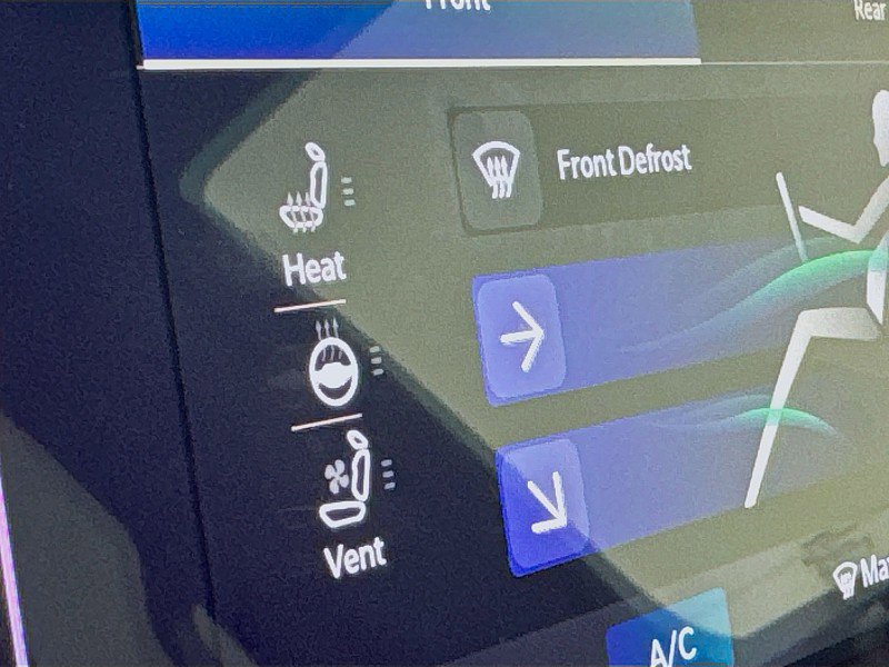 Used 2023 Jeep Wagoneer L Series III w/ Preferred Equipment Group image 22