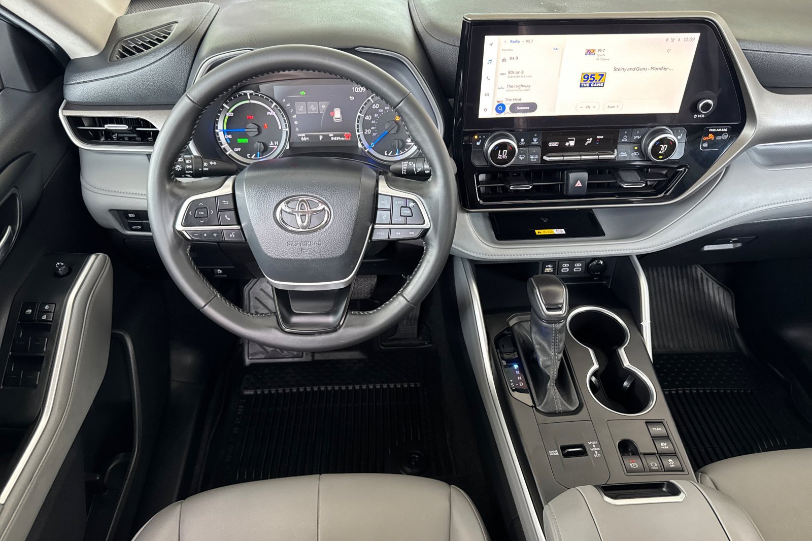 Used 2024 Toyota Highlander XLE AWD/4WD image 18