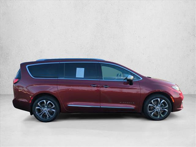 Used 2023 Chrysler Pacifica Pinnacle AWD/4WD image 4