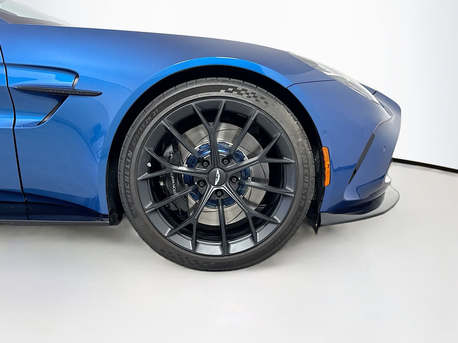 Used 2025 Aston Martin V8 Vantage Coupe image 25