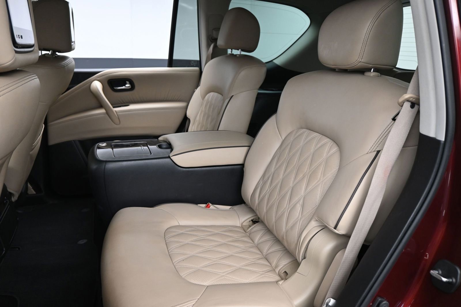 Used 2022 Nissan Armada Platinum w/ Captain's Chairs Package RWD image 11
