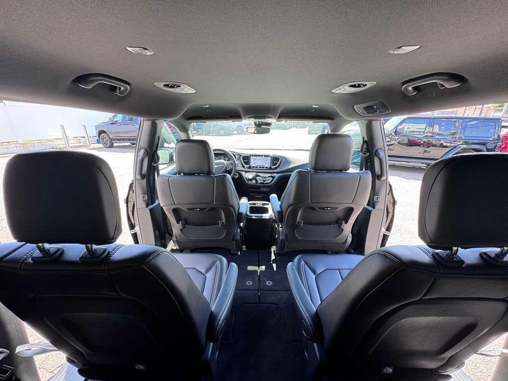Used 2026 Chrysler Pacifica Select w/ S Appearance Package FWD image 24