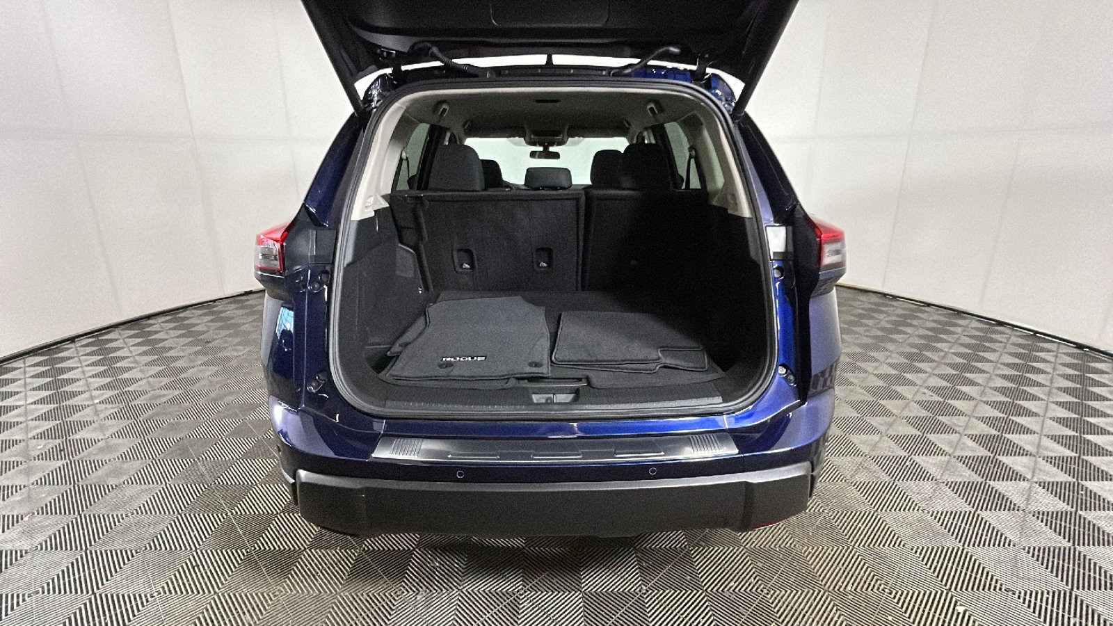 Certified 2026 Nissan Rogue SV AWD/4WD image 36