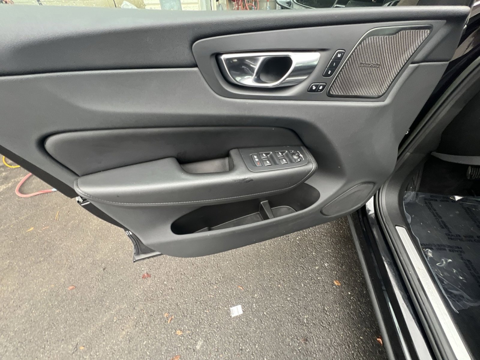 Used 2023 Volvo XC60 T8 Plus w/ Protection Package Premier image 16