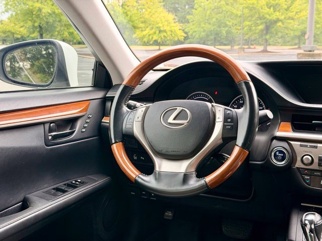 Used 2013 Lexus ES 300h w/ Luxury Pkg FWD image 20
