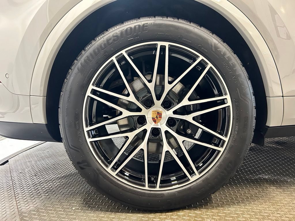 Certified 2026 Porsche Cayenne Coupe AWD/4WD image 33