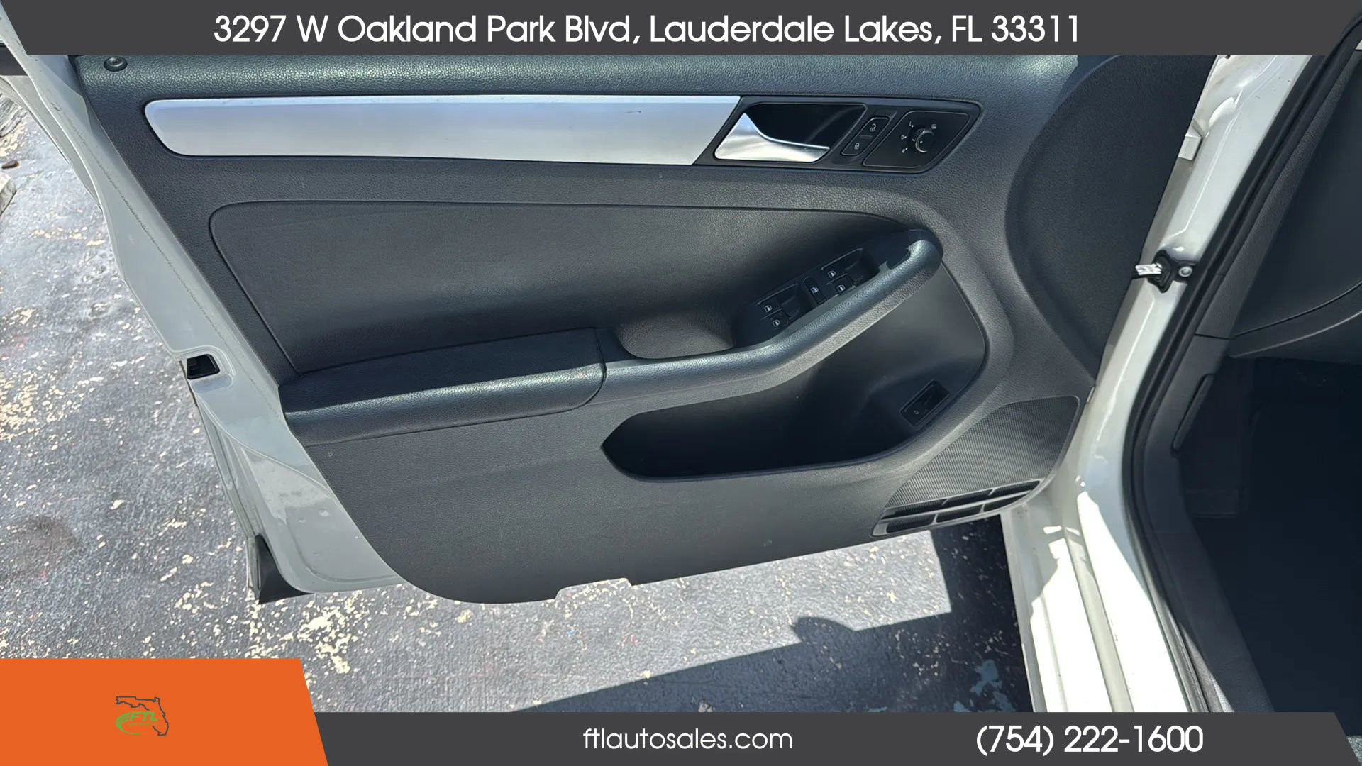 Used 2011 Volkswagen Jetta SEL image 19