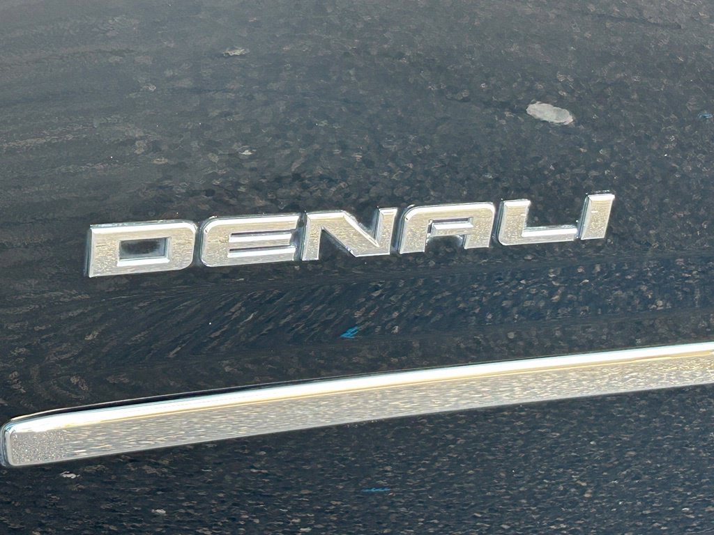 Used 2017 GMC Yukon Denali RWD image 15