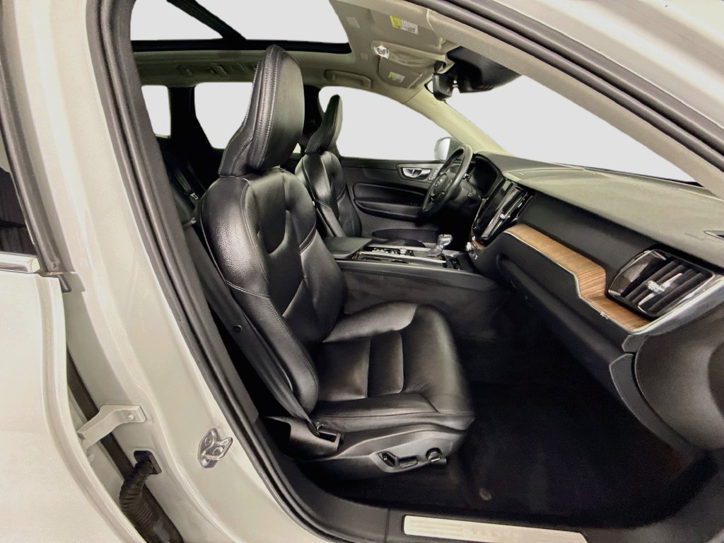 Used 2021 Volvo XC60 T5 Momentum w/ Protection Package Premier FWD image 20