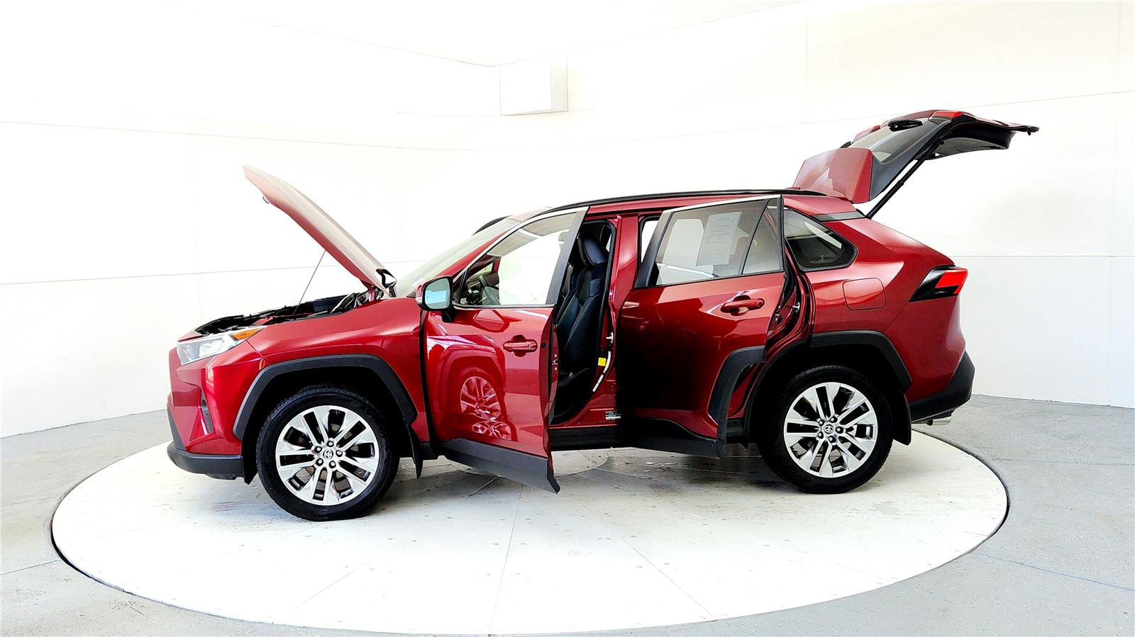 Used 2020 Toyota RAV4 XLE Premium image 10