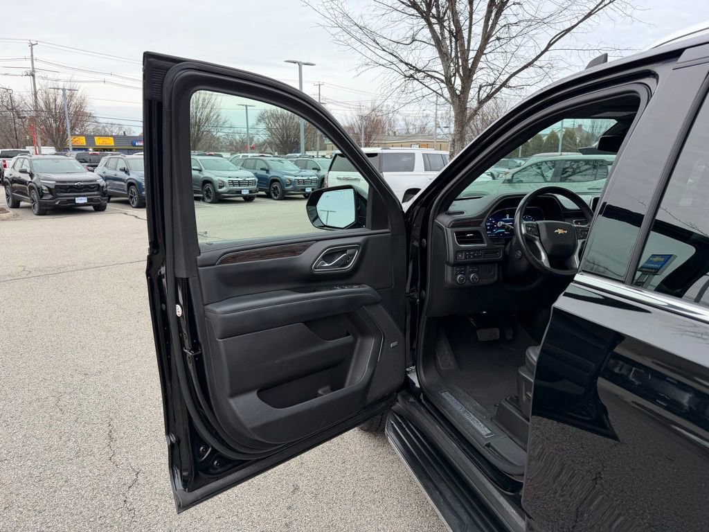 Used 2022 Chevrolet Tahoe LT w/ LT Signature Plus Package image 10