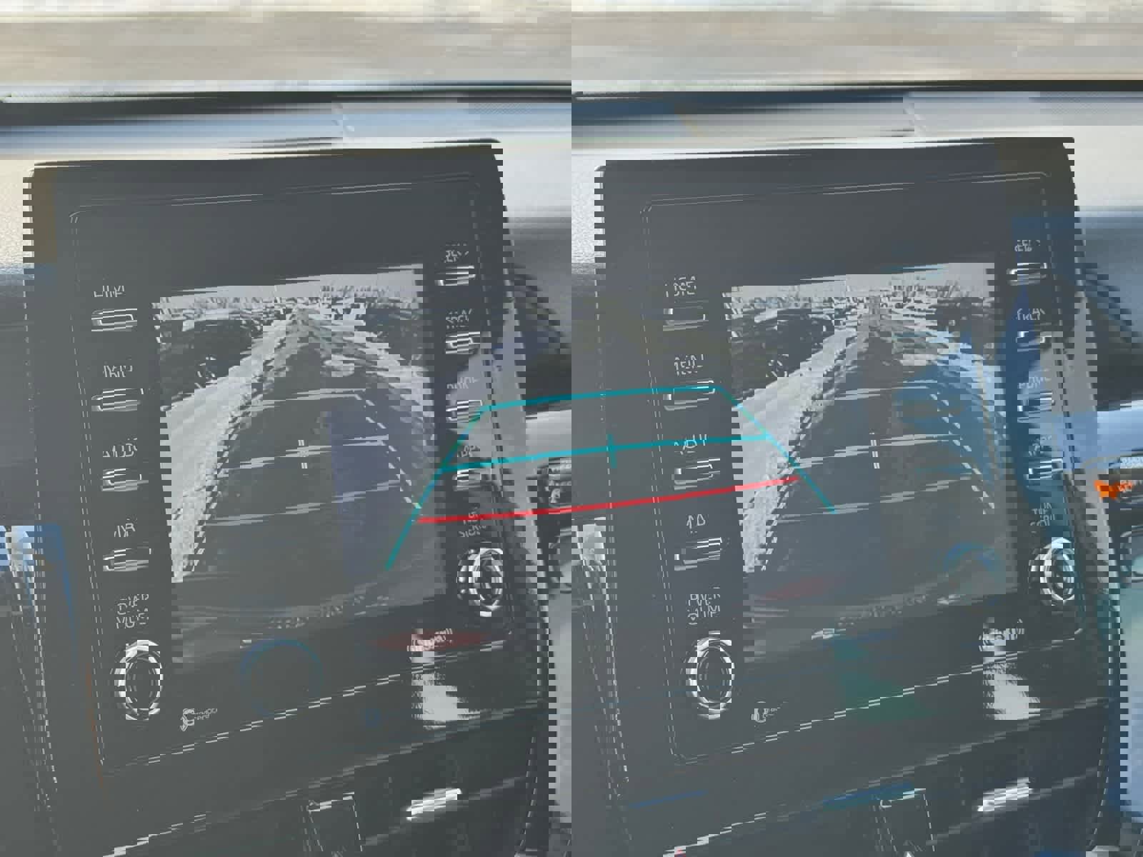 Used 2024 Toyota Camry SE image 19