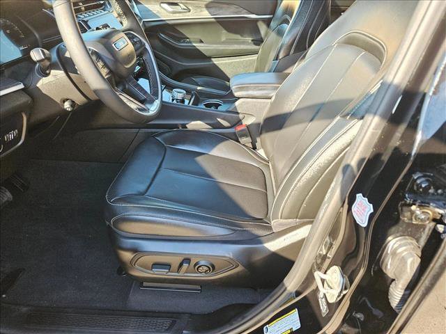 Used 2024 Jeep Grand Cherokee L Limited w/ Luxury Tech Group II image 17