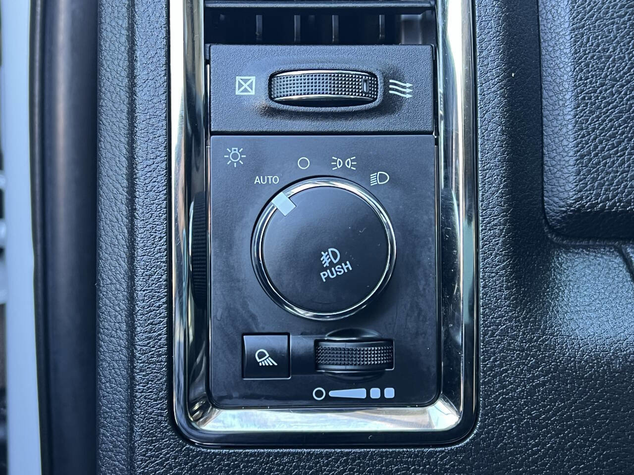 Used 2018 RAM 3500 Laramie w/ Sport Appearance Group image 41