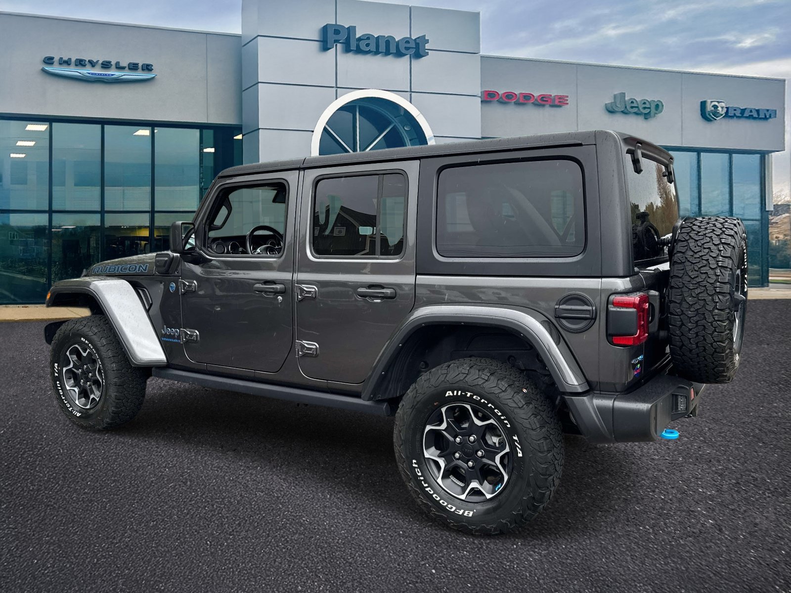 Used 2023 Jeep Wrangler Unlimited Rubicon 4xe w/ Safety Group AWD/4WD image 3