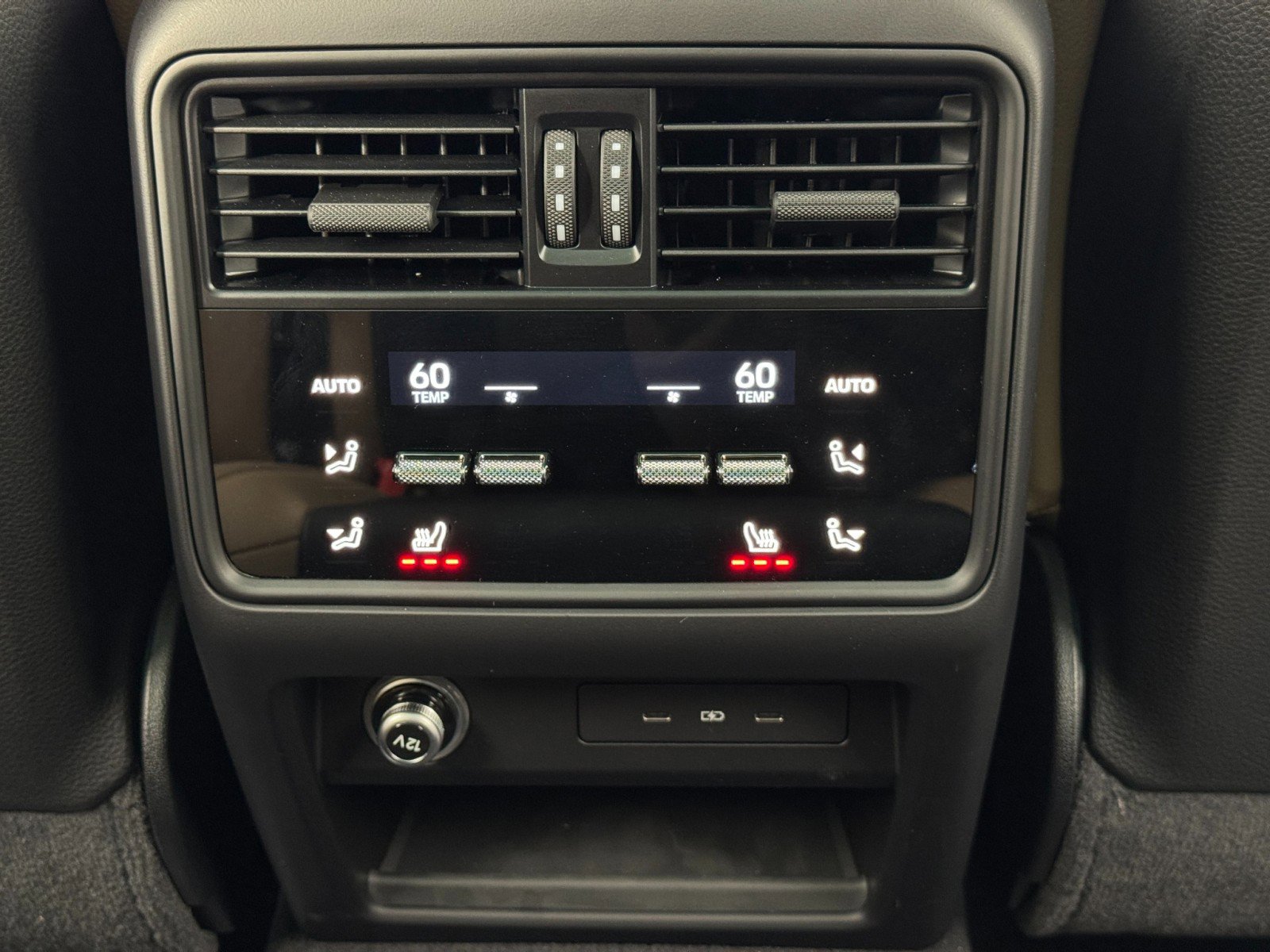 Used 2025 Porsche Cayenne S w/ Premium Package Plus image 40