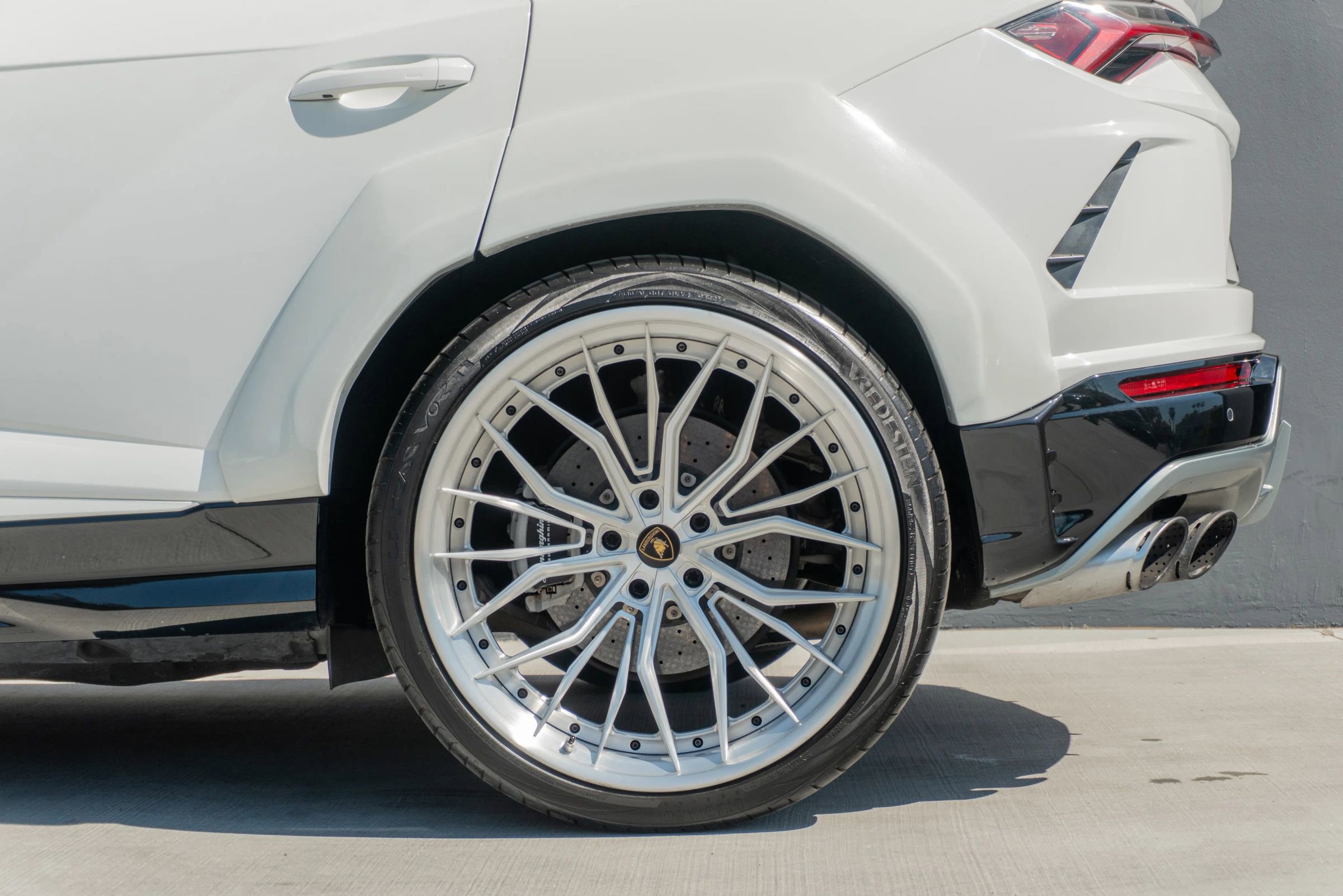 Used 2019 Lamborghini Urus AWD/4WD image 22