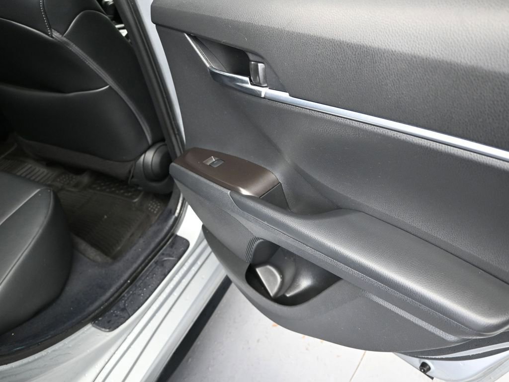 Used 2024 Toyota Camry SE image 21