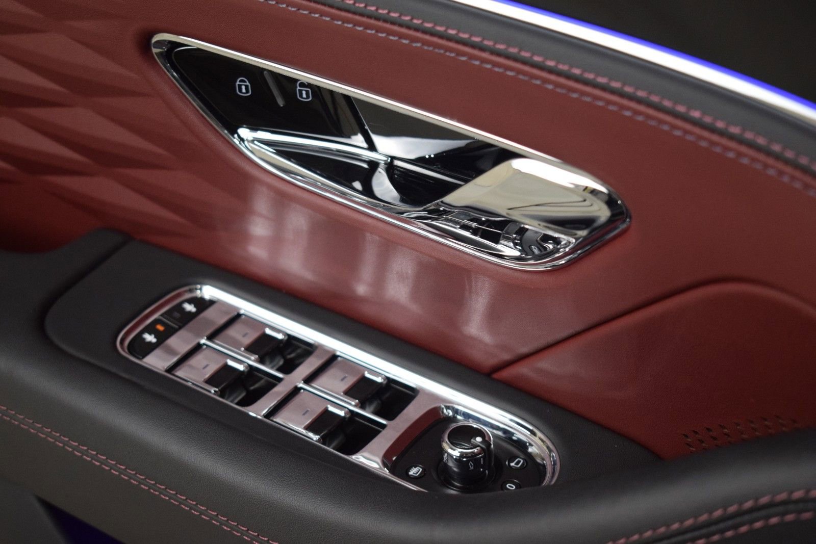 Certified 2023 Bentley Flying Spur Azure image 39