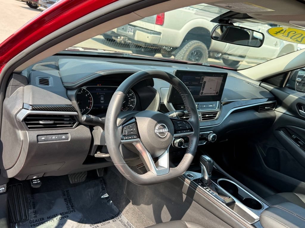 Used 2024 Nissan Altima 2.5 SR w/ SR Premium Package FWD image 4