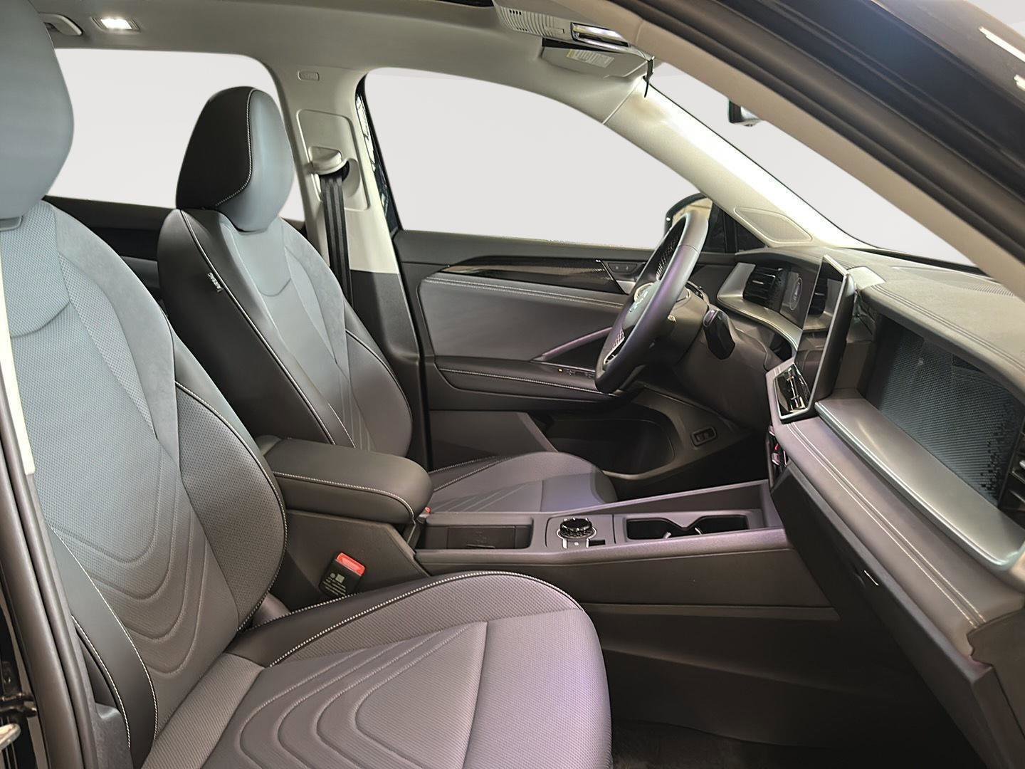 New 2026 Volkswagen Tiguan SE AWD/4WD image 13