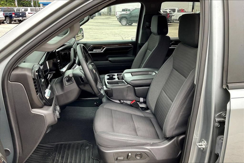 Used 2024 Chevrolet Silverado 1500 LT AWD/4WD image 23