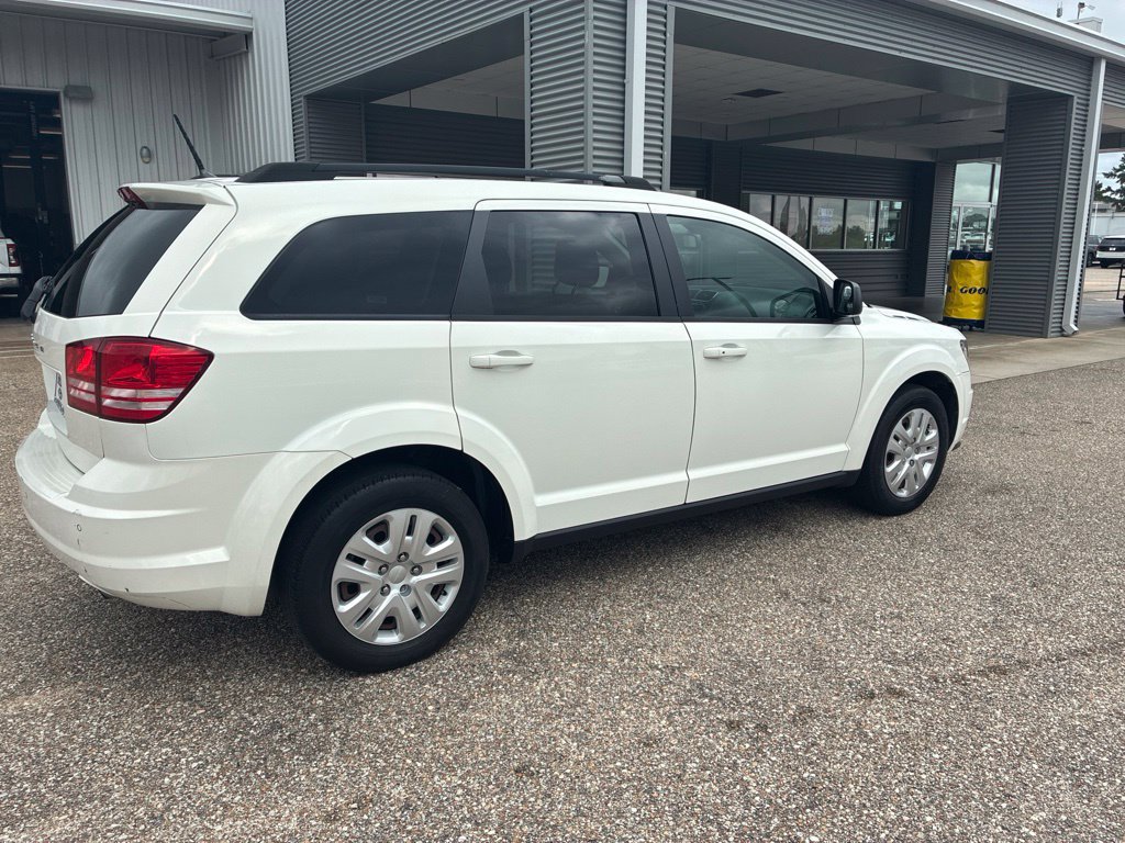 Used 2020 Dodge Journey SE FWD image 4