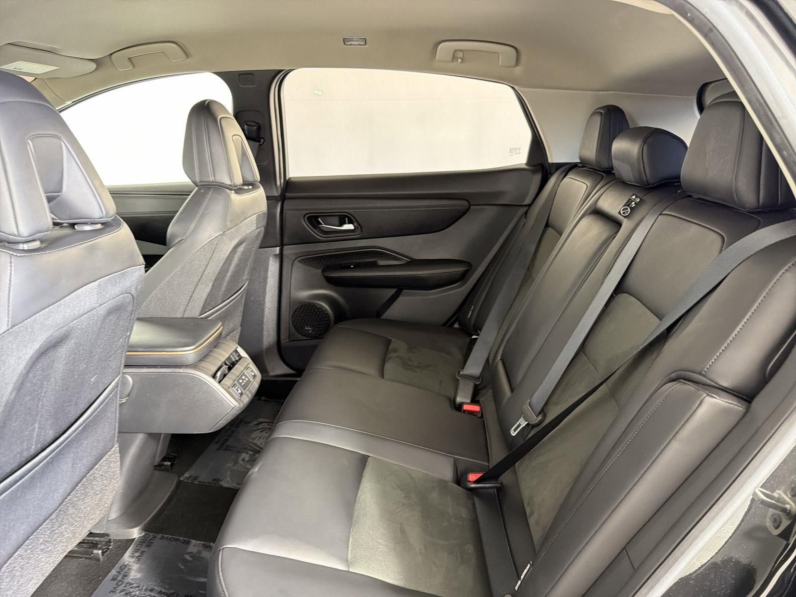 Used 2024 Nissan Ariya FWD image 25