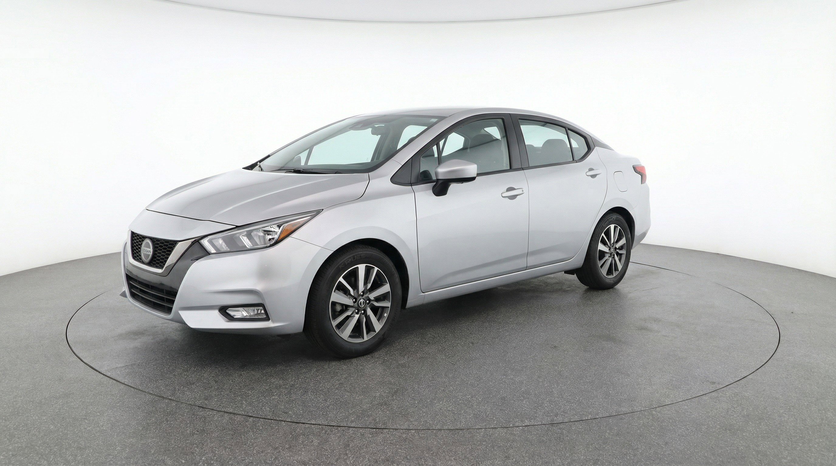 Used 2025 Nissan Versa SV image 3