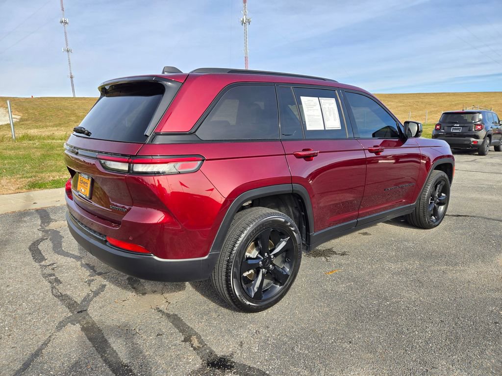 Used 2025 Jeep Grand Cherokee Limited w/ Black Appearance Package image 3