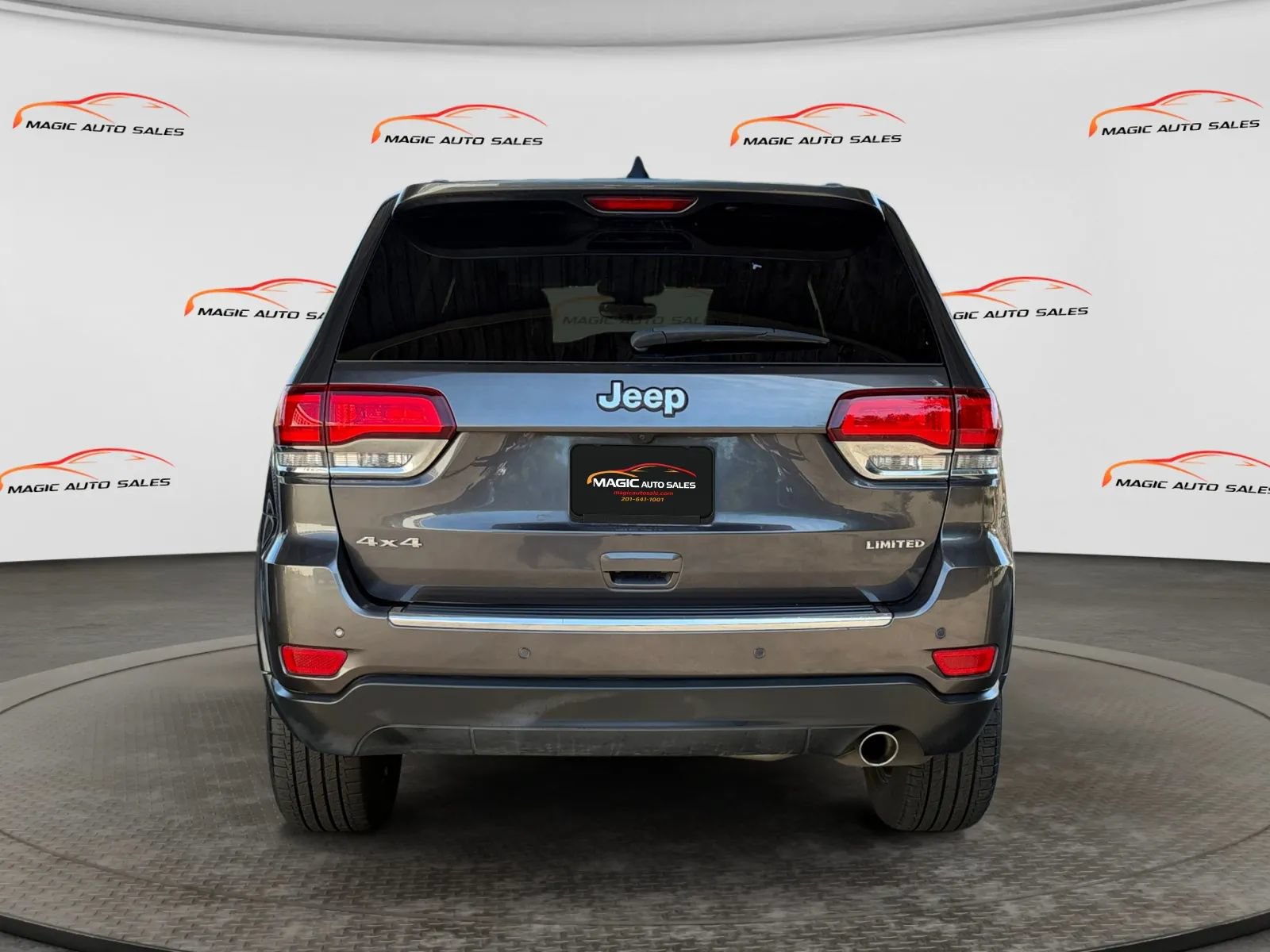 Used 2020 Jeep Grand Cherokee Limited AWD/4WD image 9