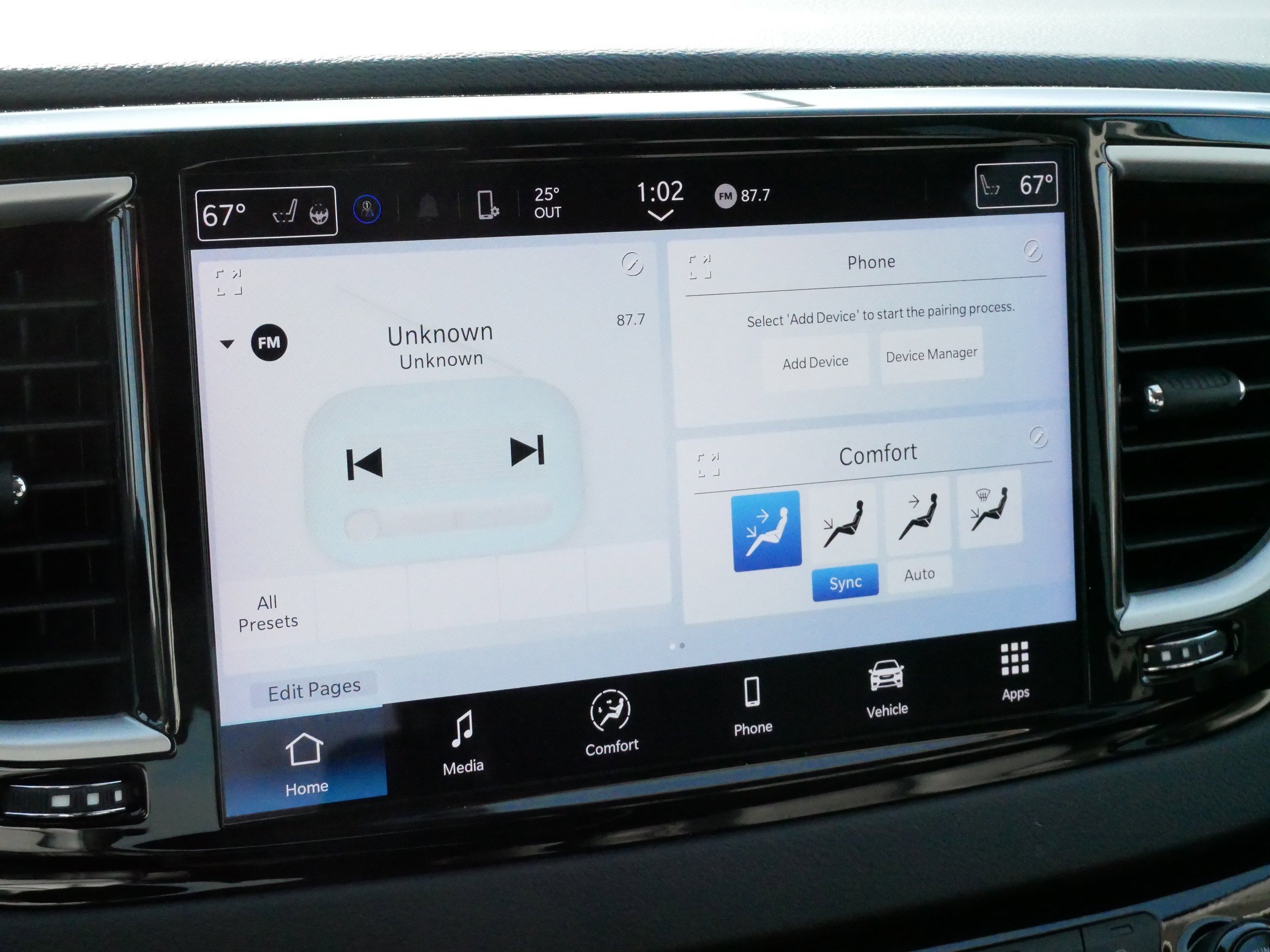 Used 2024 Chrysler Pacifica Touring-L image 22