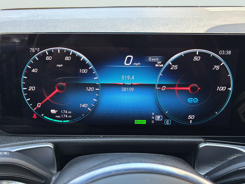 Used 2023 Mercedes-Benz EQB 250+ image 25
