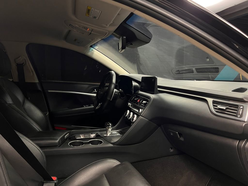 Used 2022 Genesis G70 2.0T RWD image 4
