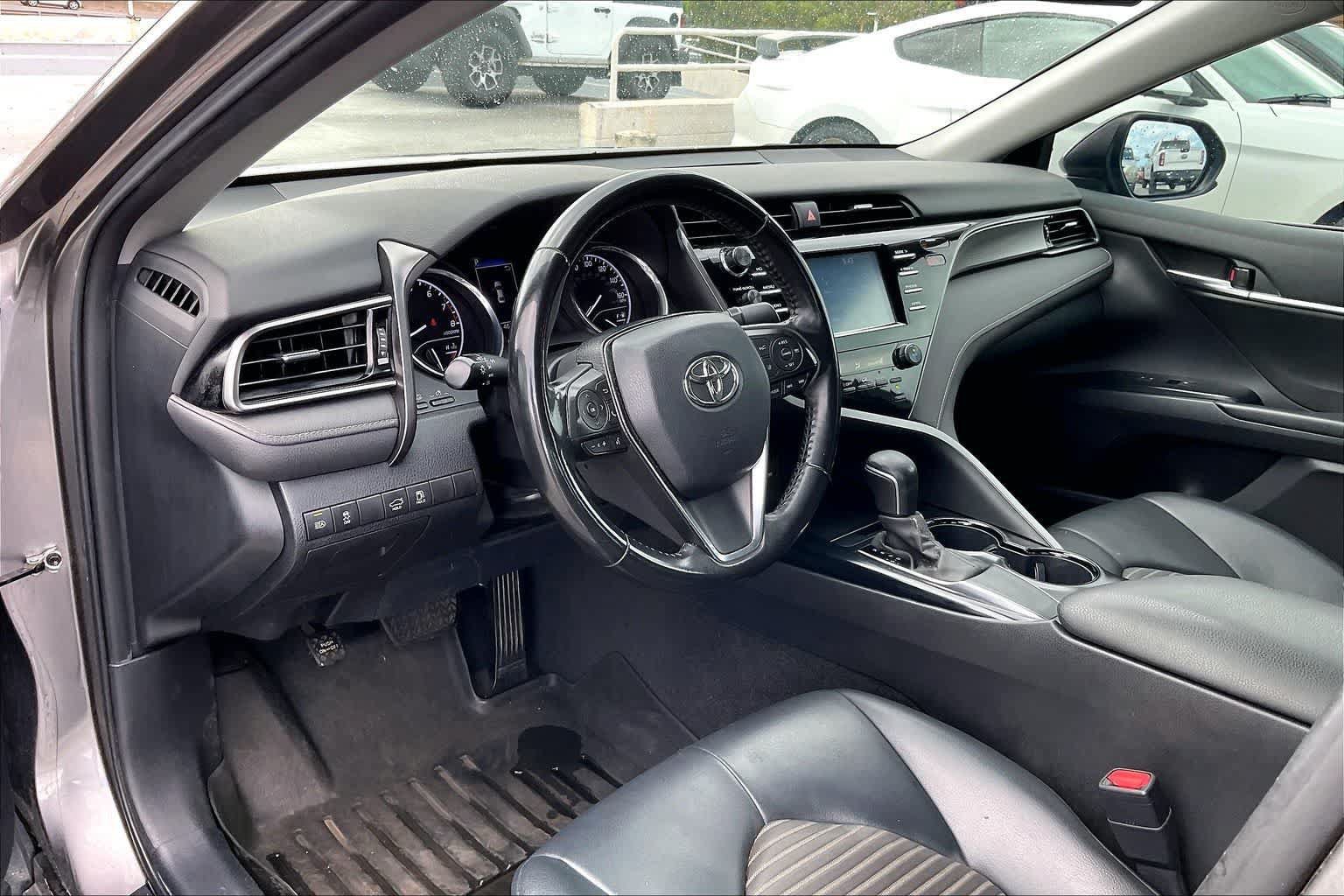 Used 2020 Toyota Camry SE FWD image 2