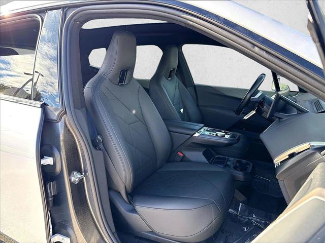 Used 2024 BMW iX xDrive50 w/ Sport Package AWD/4WD image 9