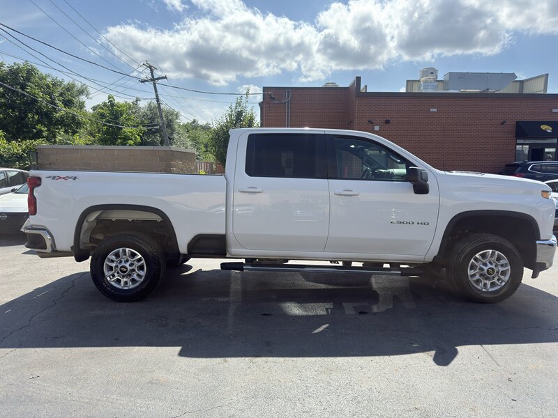 Used 2022 Chevrolet Silverado 2500 LT AWD/4WD image 7