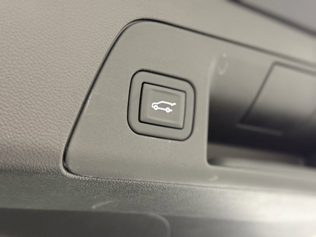 Used 2023 Buick Envision Essence w/ Sport Touring Package image 45