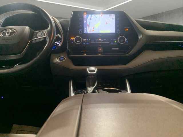 Used 2020 Toyota Highlander Limited image 24