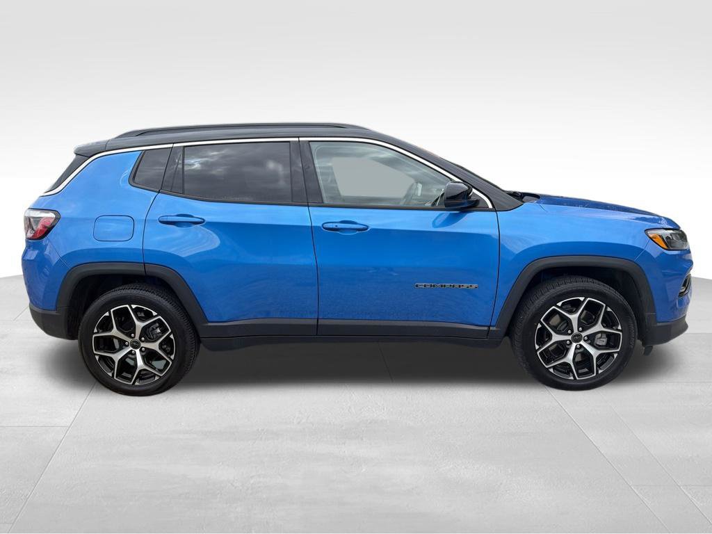 Used 2025 Jeep Compass Limited AWD/4WD image 46