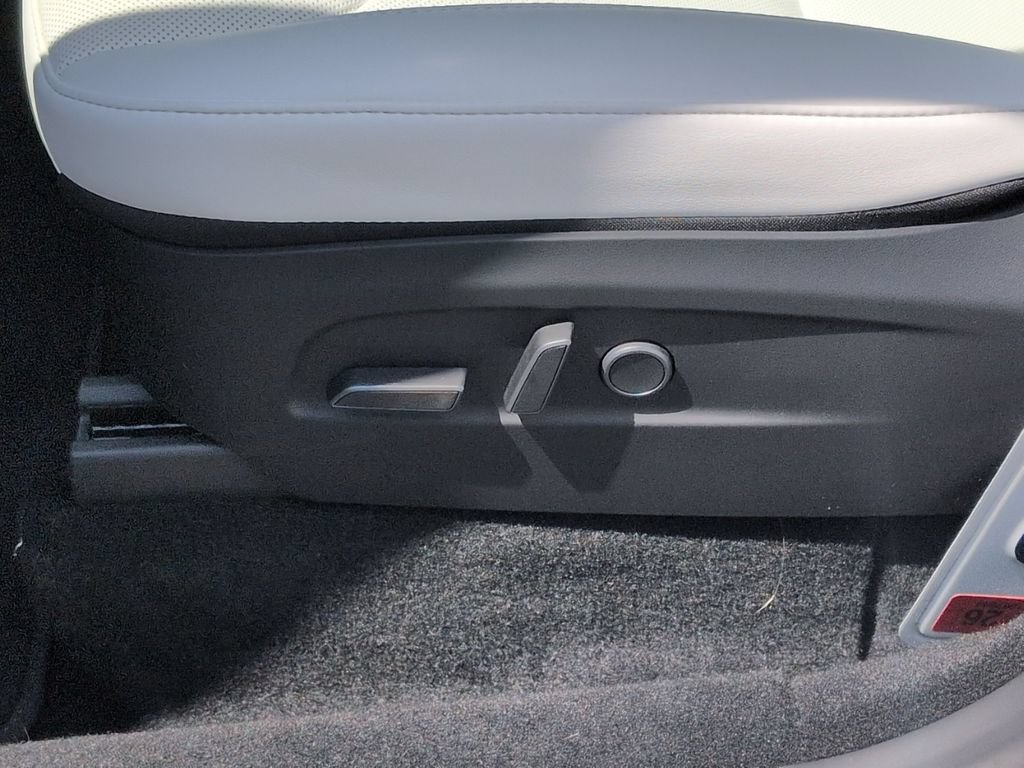 Used 2026 Tesla Model Y 2WD image 12