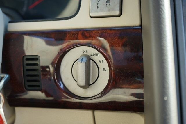 Used 2004 Lincoln Navigator Luxury image 19