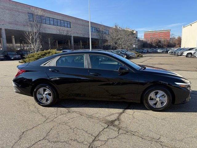 Certified 2025 Hyundai Elantra SE image 20