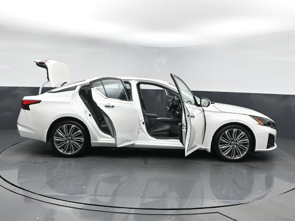 Used 2024 Nissan Altima 2.5 SL FWD image 26