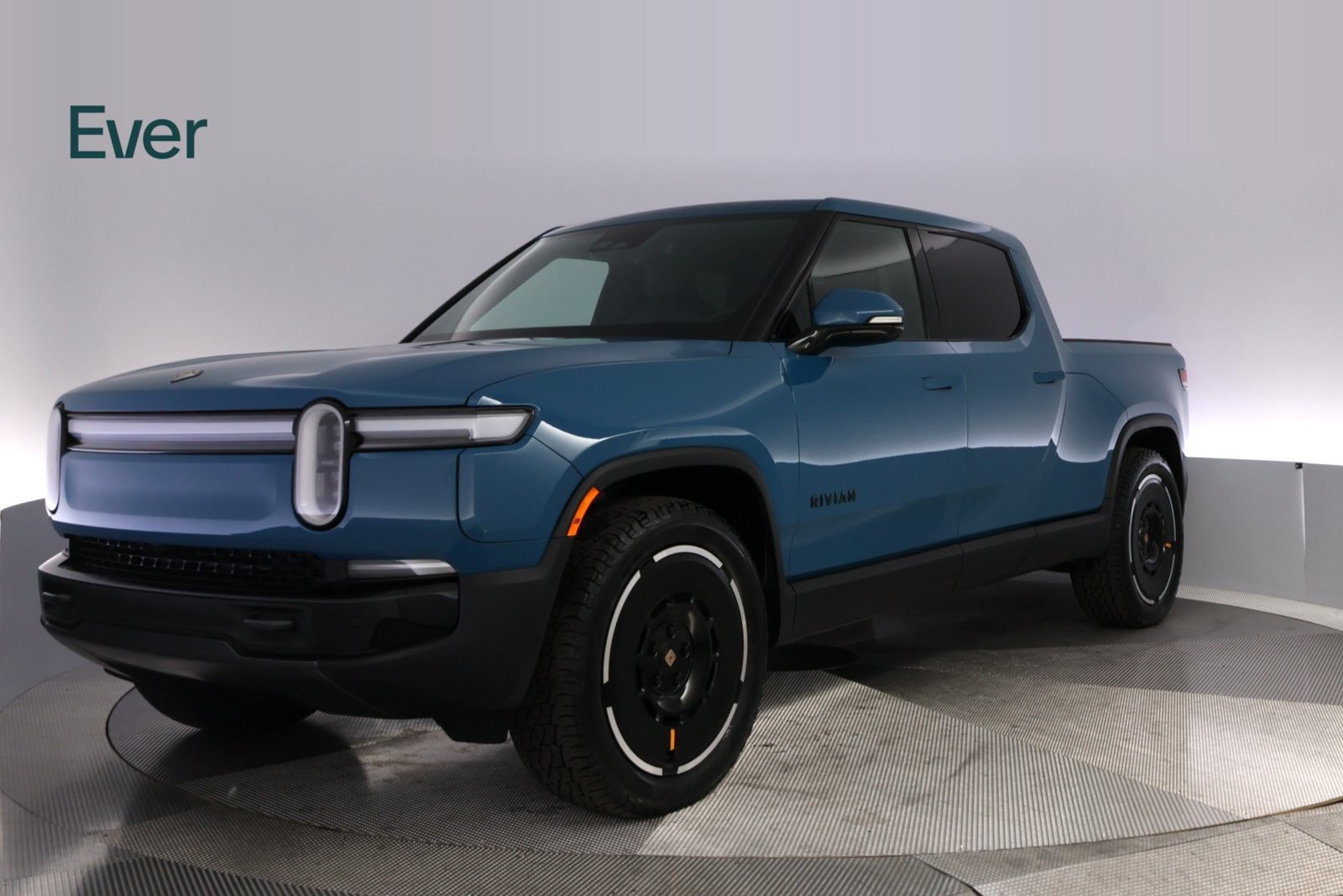 Used 2025 Rivian R1T Adventure Dual AWD/4WD image 2