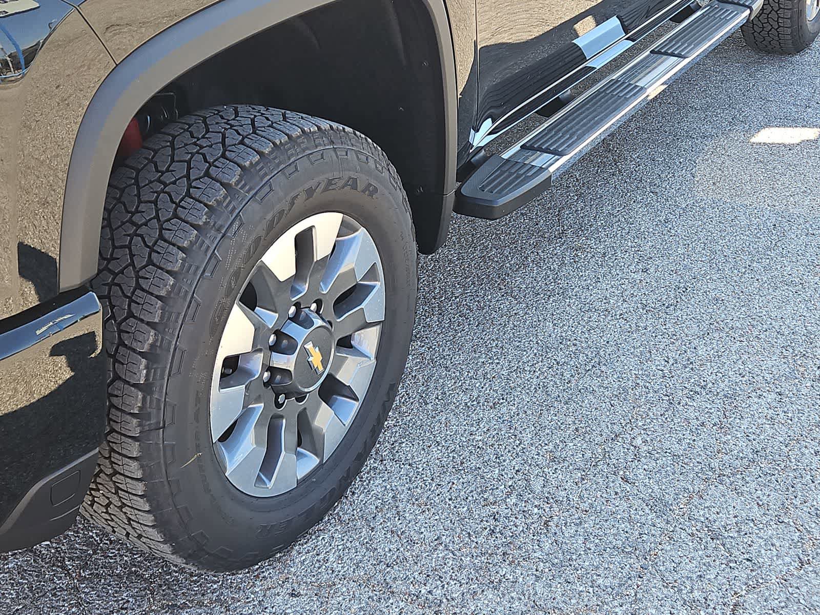 Used 2025 Chevrolet Silverado 2500 Custom w/ Custom Convenience Package AWD/4WD image 16