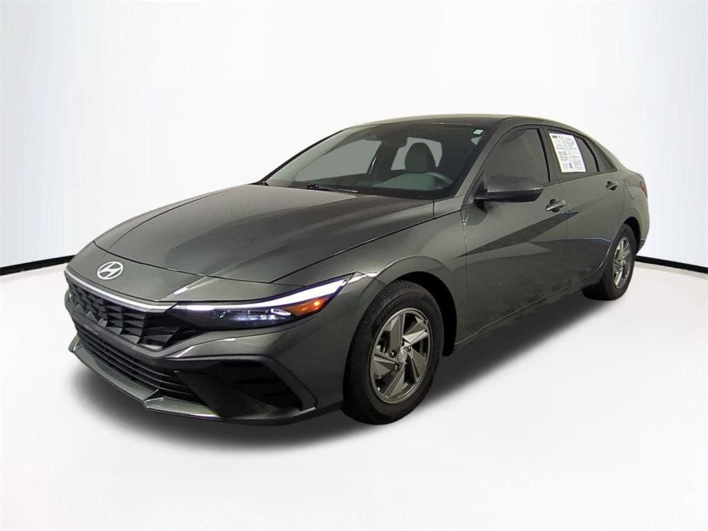 Used 2025 Hyundai Elantra SE FWD image 9
