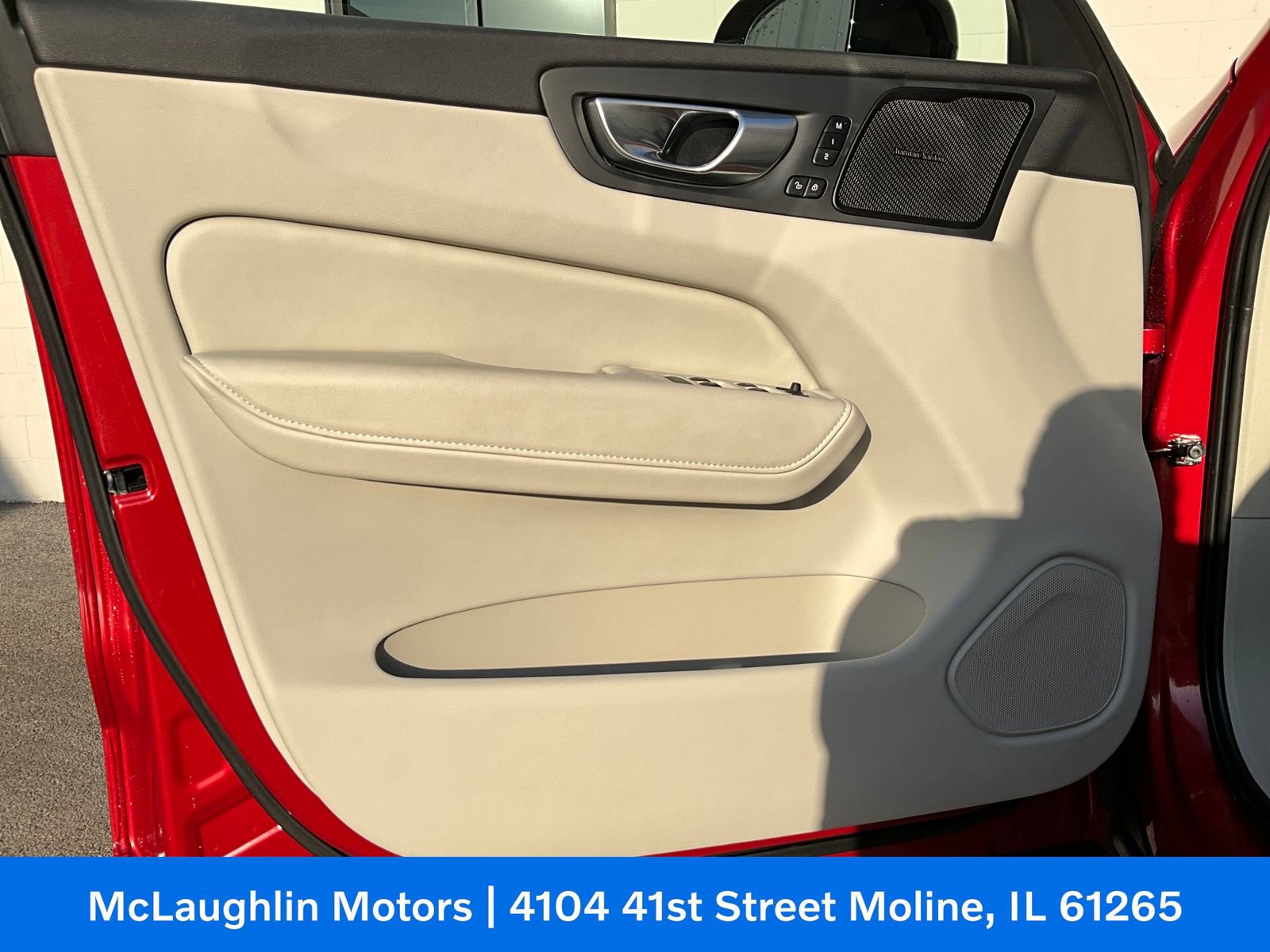 Certified 2023 Volvo XC60 B5 Plus AWD/4WD image 24