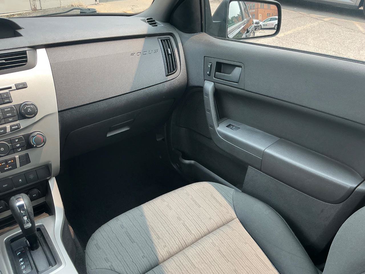 Used 2010 Ford Focus SE FWD image 17